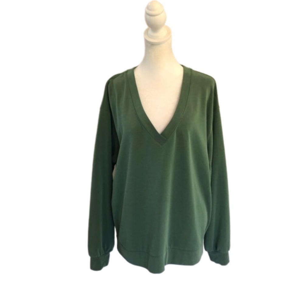 Athleta Size L sweatshirt. V neck green athleisure active comfy indoor outdoor